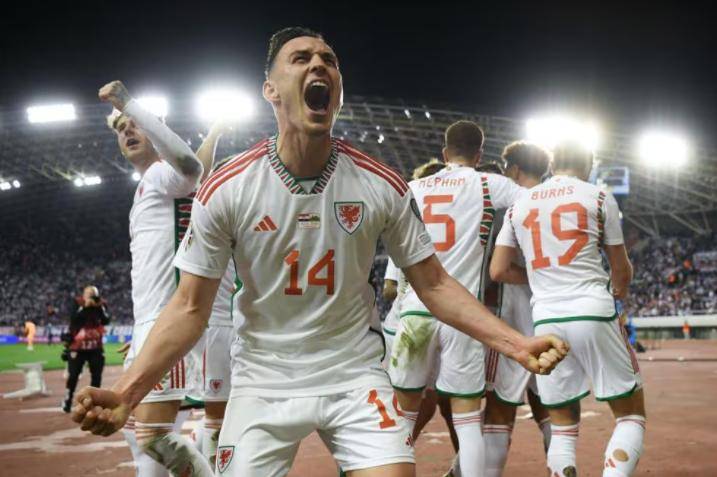 包含北威尔士伯恩斯继续保持不败战绩的词条