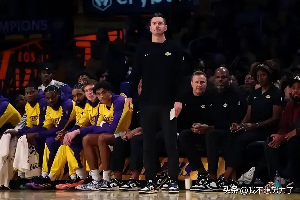 湖人球队士气高涨，逆袭战胜实力对手
