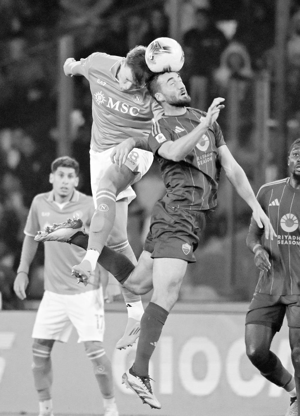 包含巴塞罗那轻取那不勒斯，保持领先优势的词条