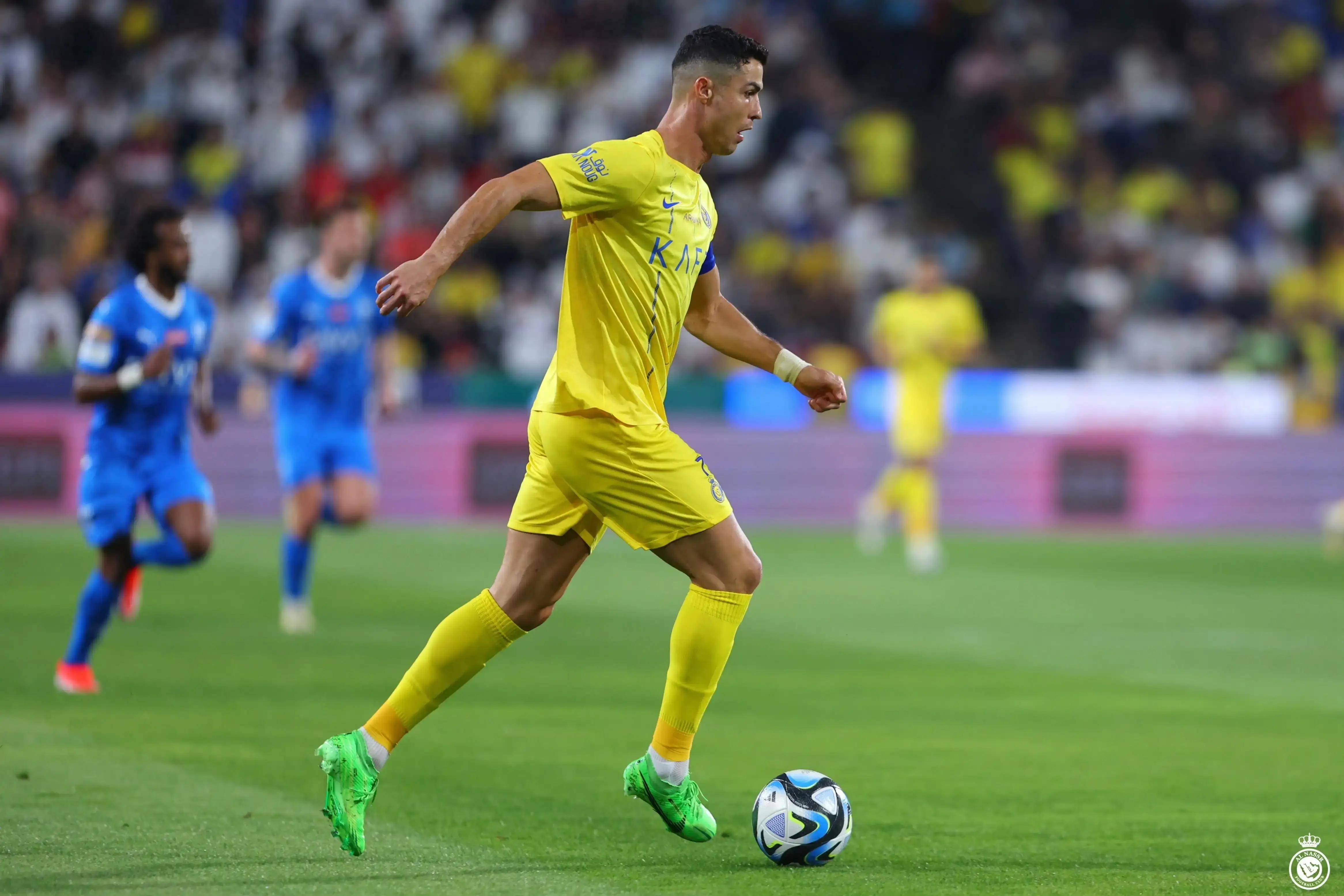 球队在比赛中狂飙三分球,取得连胜优势 球队在比赛中狂飙三分球,取得连胜优势