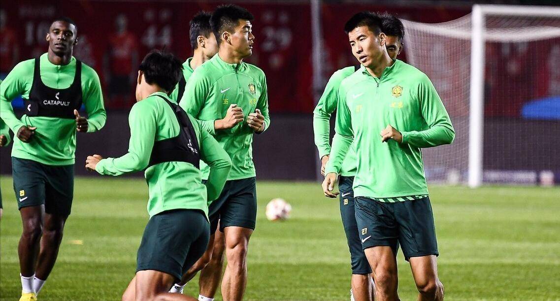 运动员在比赛中受伤,队伍面临人员调整问题 运动员在比赛中受伤,队伍面临人员调整问题