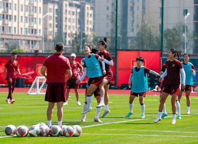 中国女足队员集训全方位训练备战 中国女足队员集训全方位训练备战