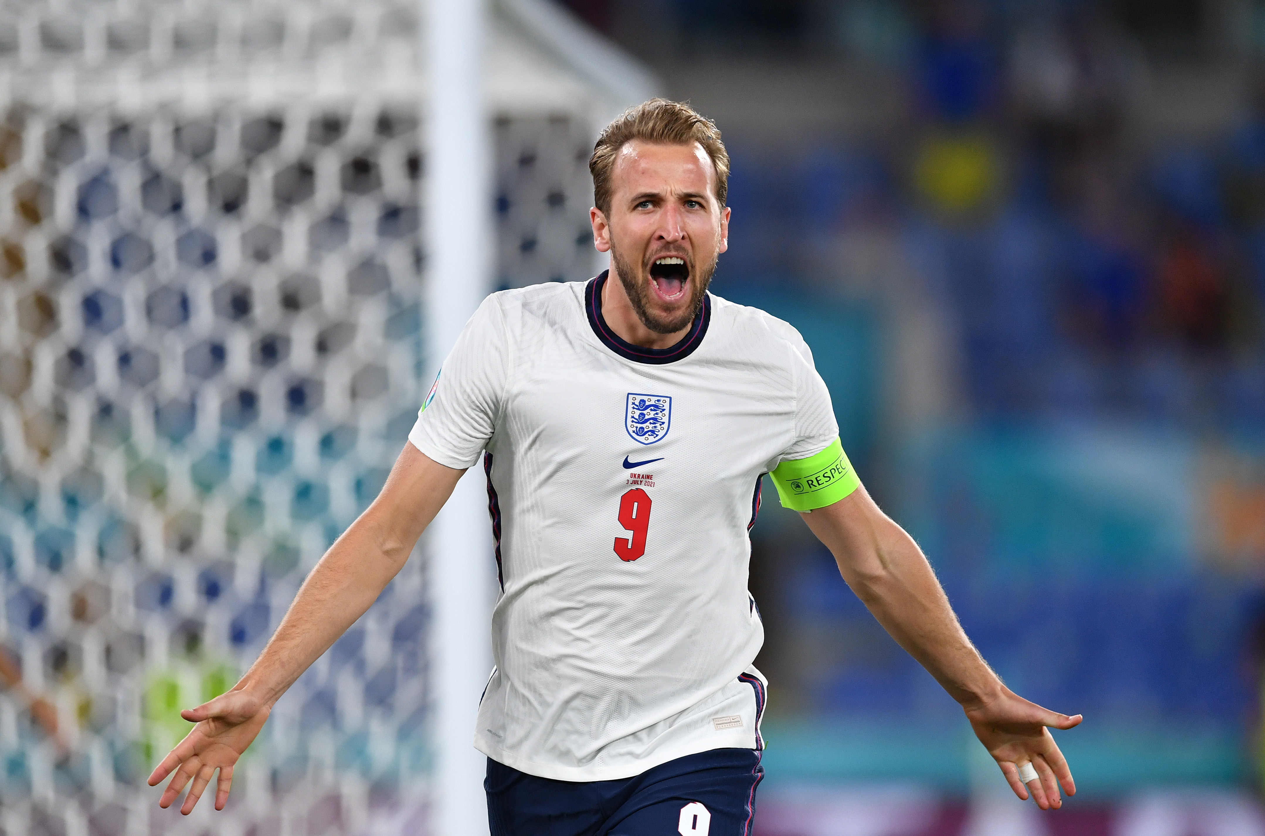 包含英格兰失利惨遭卢森堡-逆转，小组领先地位动摇的词条