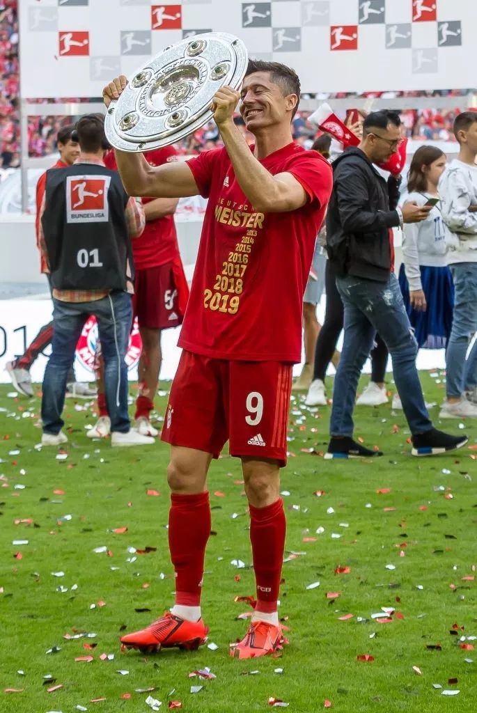 包含罗马前锋进球频频，球队士气大振的词条