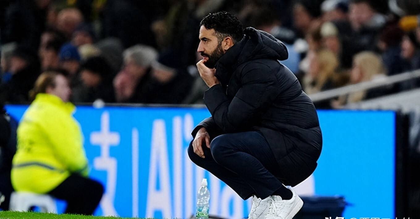 包含夺冠热门遭遇困境，球员集体发力扭转乾坤的词条