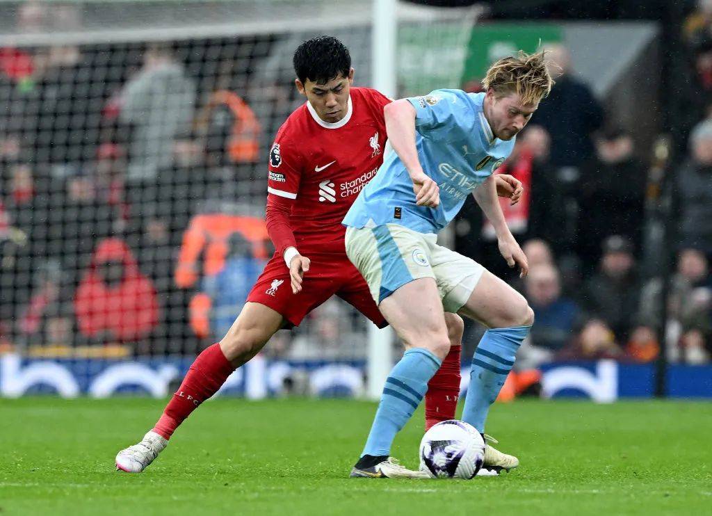 进攻组合默契十足,连续攻破对手球门 进攻组合默契十足,连续攻破对手球门