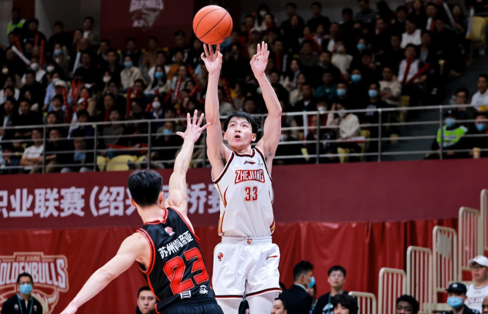 国内篮球联赛中前三强球队争夺总冠军赛入场券的简单介绍