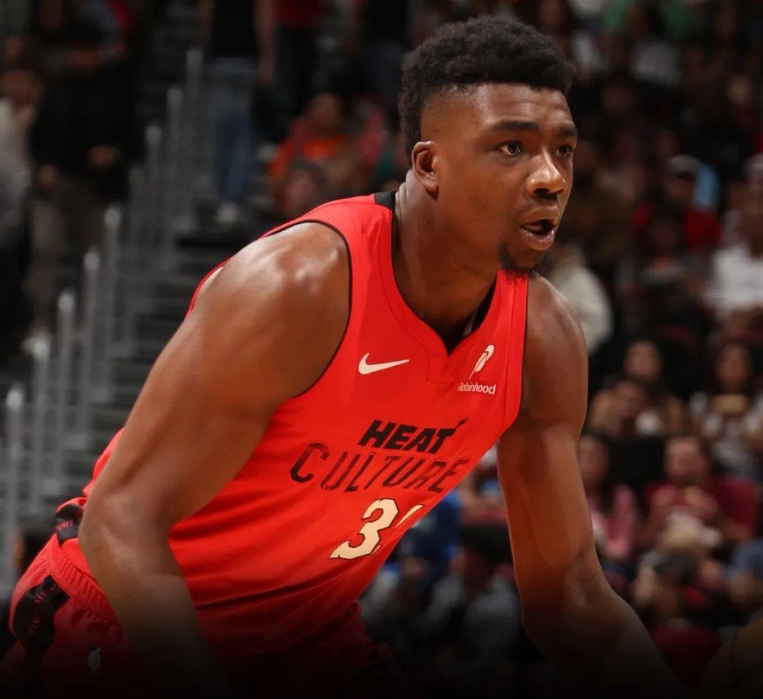 金年会平台-热火前锋连续发挥出色，球队士气高涨的简单介绍