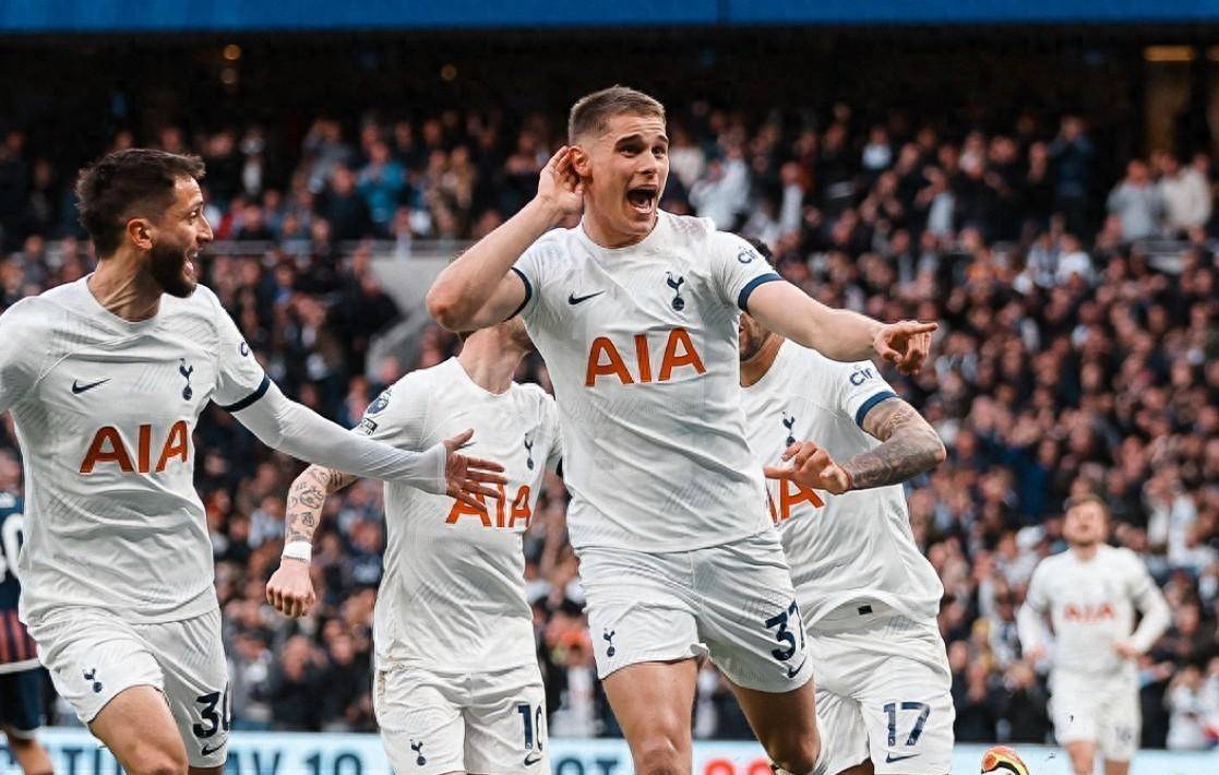 热刺新赛季备战充分,球队教练团队合作提升战术的简单介绍 热刺新赛季备战充分,球队教练团队合作提升战术的简单介绍