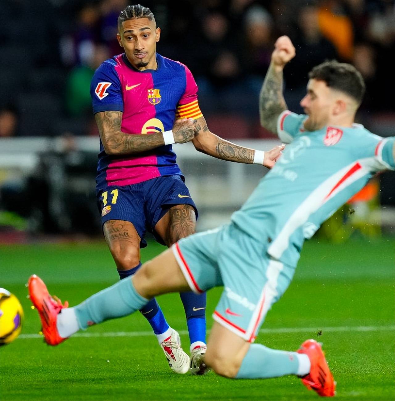 JNH体育-赛场上演绝杀好戏，球队成功逆袭翻盘