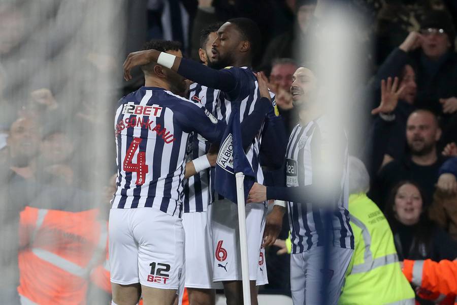 关于哈德斯菲尔德遭遇重大失利，积分榜下滑的信息