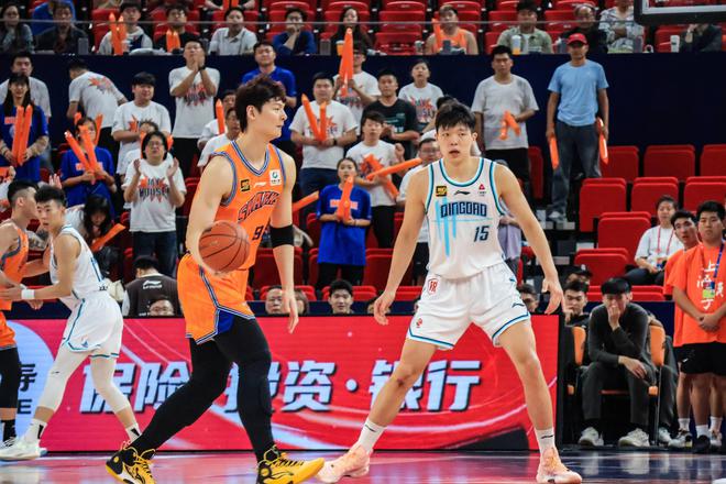 金年会娱乐-强强对决，双方球队你来我往的简单介绍