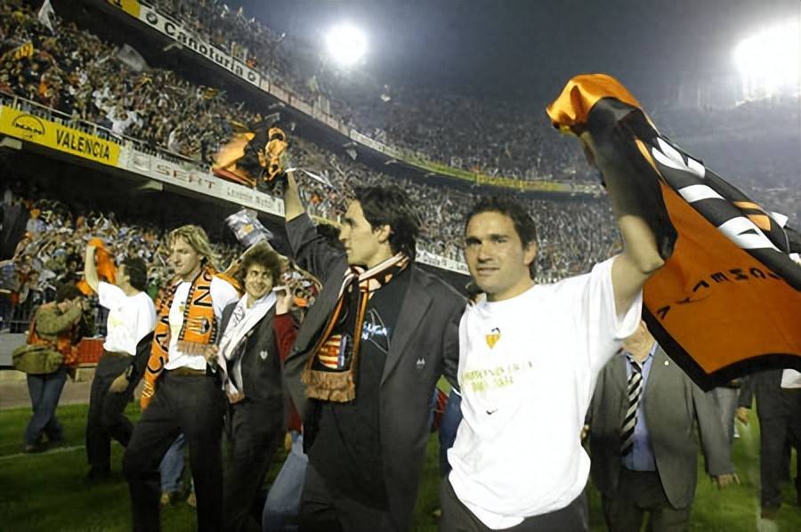 包含瓦伦西亚官方让斯皇马联委员会楼钦移的词条