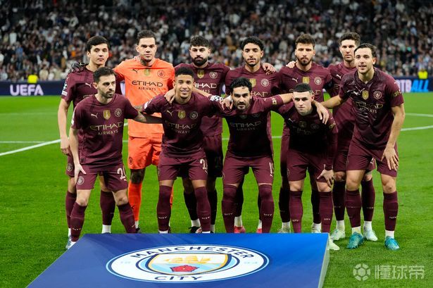 金年会全站-曼城后卫机警防守，确保球队不曾失分