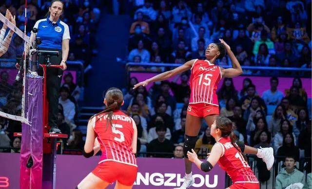 意大利女队三连胜晋级赛