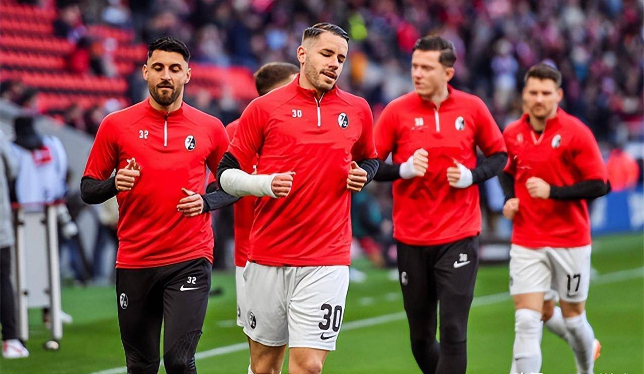 弗赖堡大胜对手,领先优势扩大稳坐德甲上游的简单介绍 弗赖堡大胜对手,领先优势扩大稳坐德甲上游的简单介绍