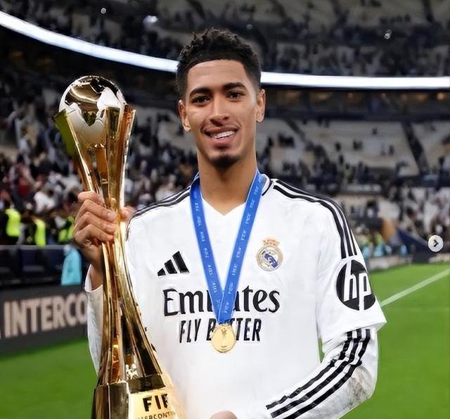 皇马主教练称赞球员，表现出顶尖水准的简单介绍