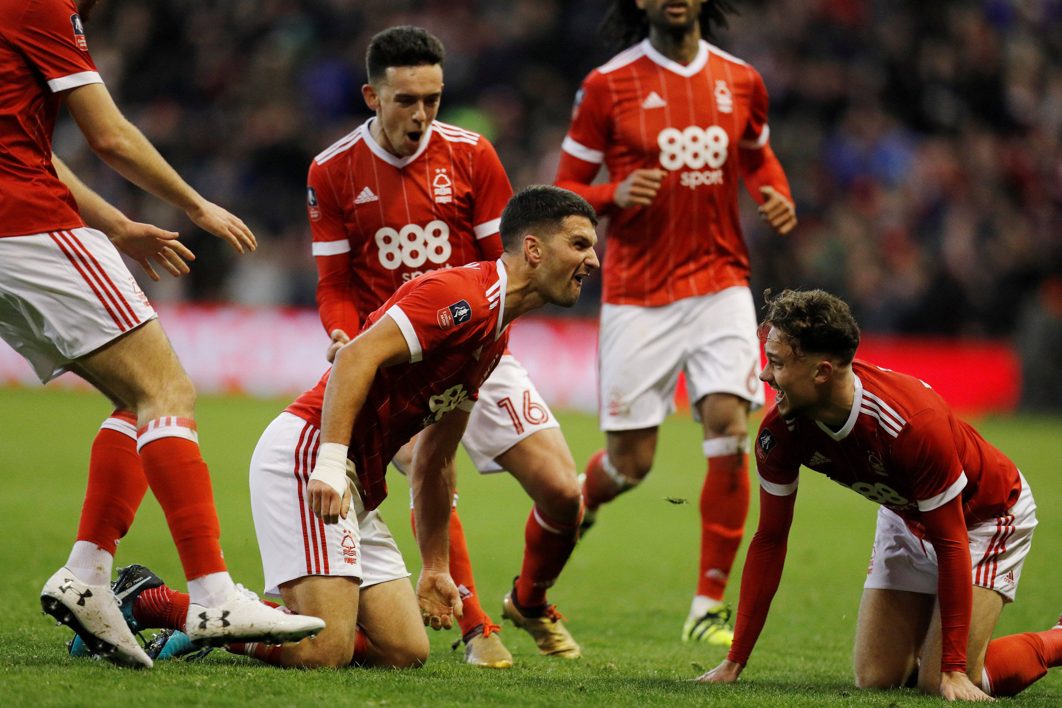 利物浦客场攻陷，保持不败纪录