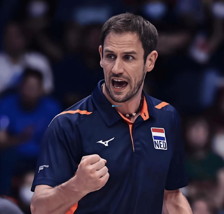 荷兰队惊险取胜,出线希望更大的简单介绍 荷兰队惊险取胜,出线希望更大的简单介绍