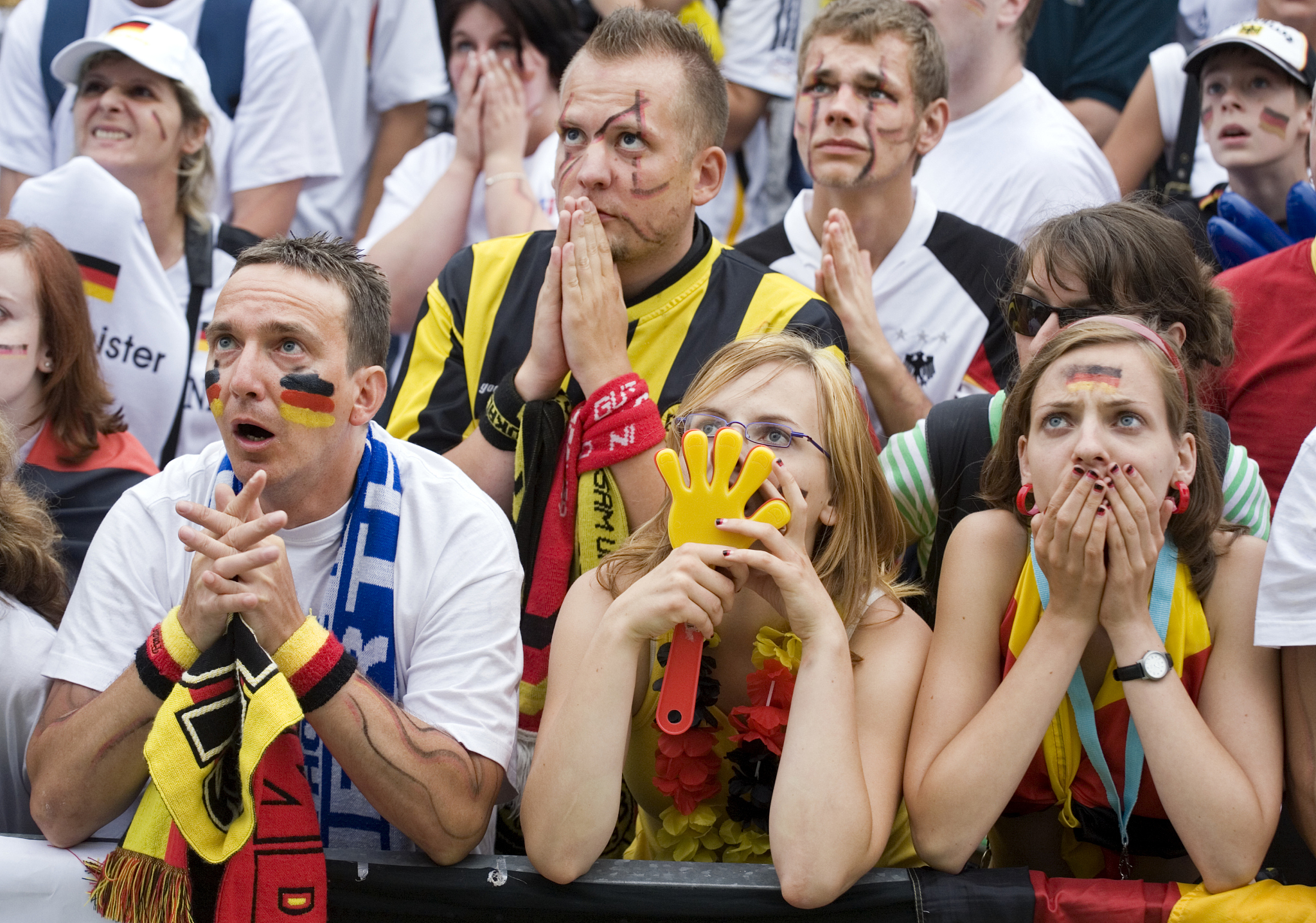 欧洲杯淘汰赛拉开帷幕,球迷青睐焦点战的简单介绍 欧洲杯淘汰赛拉开帷幕,球迷青睐焦点战的简单介绍