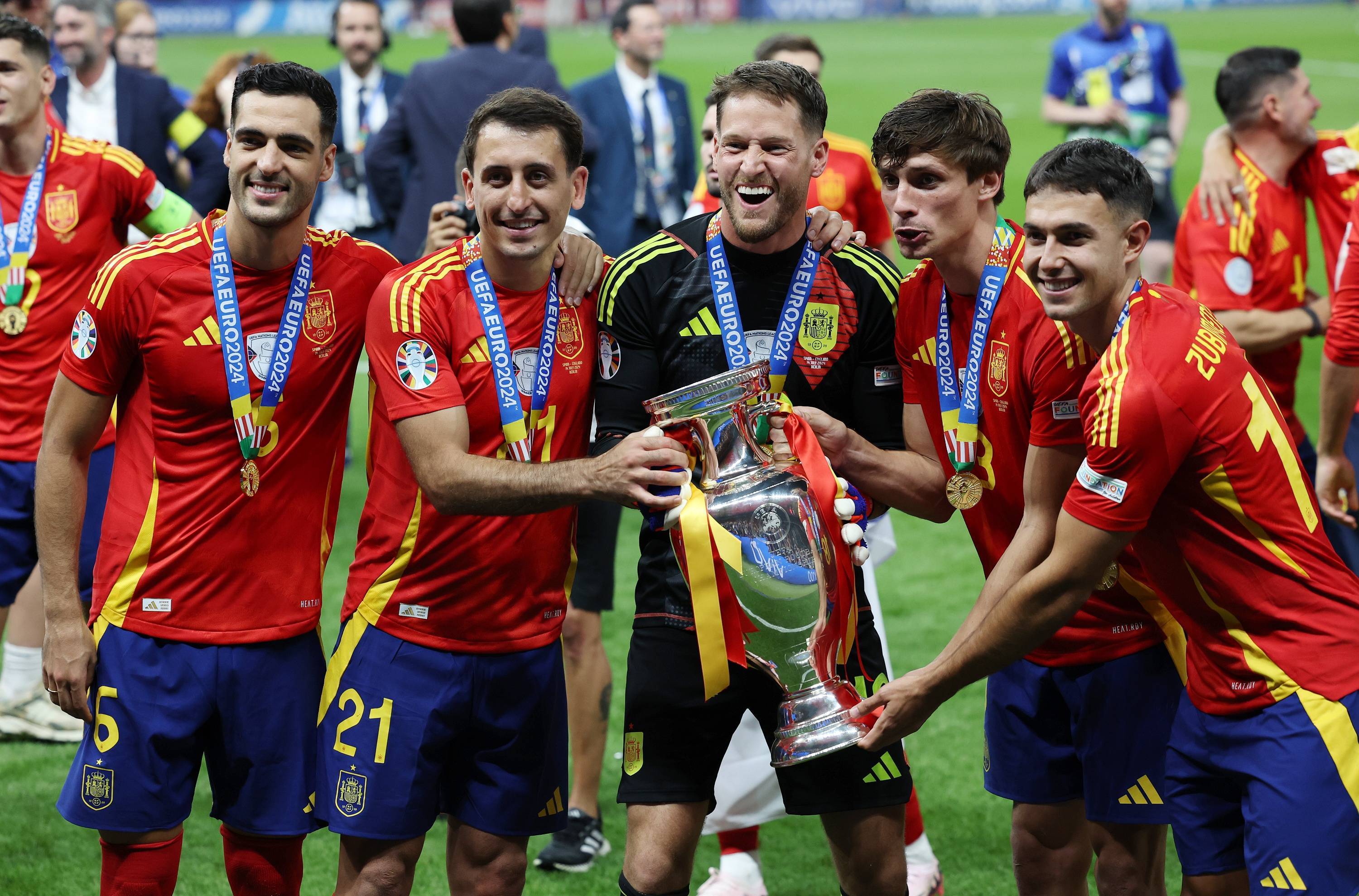 关于西班牙足球队取得良好成绩，欧洲杯预选赛前景看好的信息