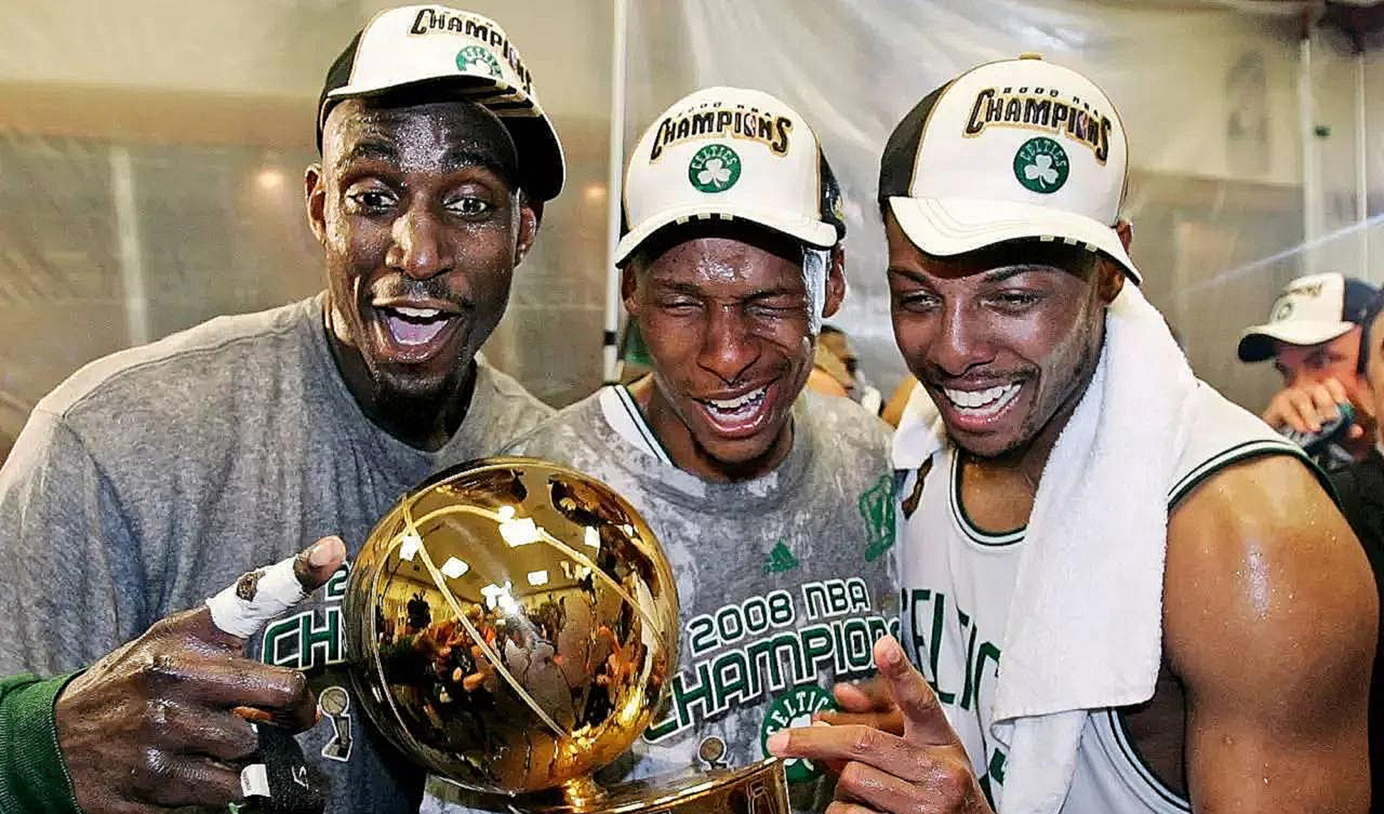 德甲重磅对决：詹姆斯迎战凯尔特人，球迷沸腾