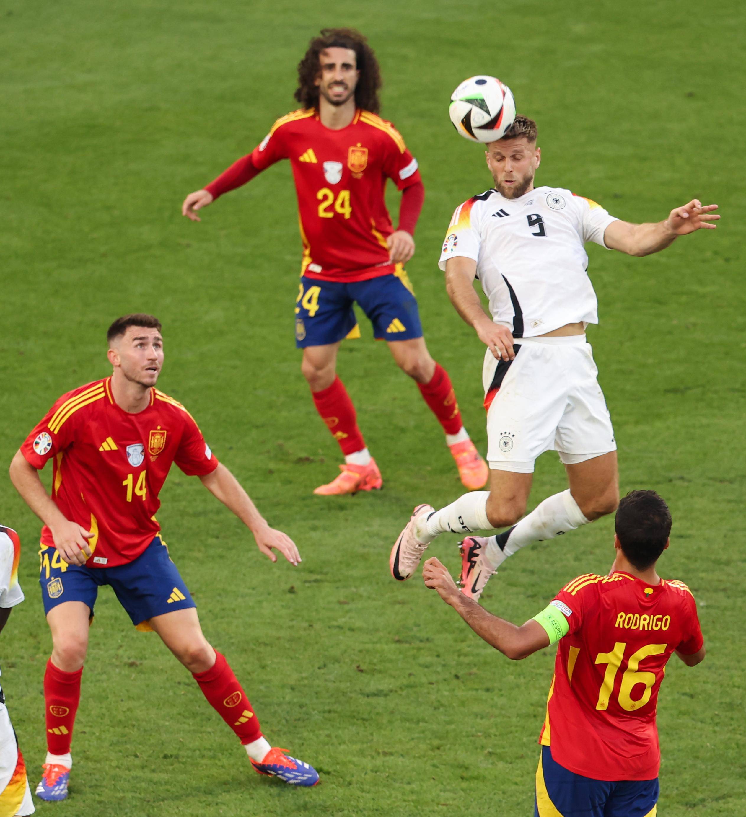 西班牙女足凭借制胜球晋级淘汰赛