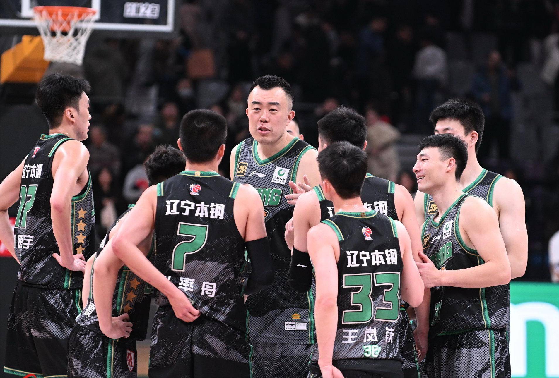 辽宁男篮势不可挡，轻松击败对手晋级