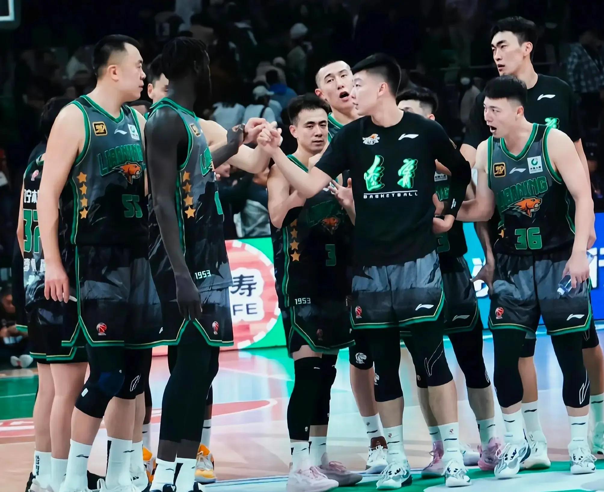 辽宁男篮势不可挡，轻松击败对手晋级