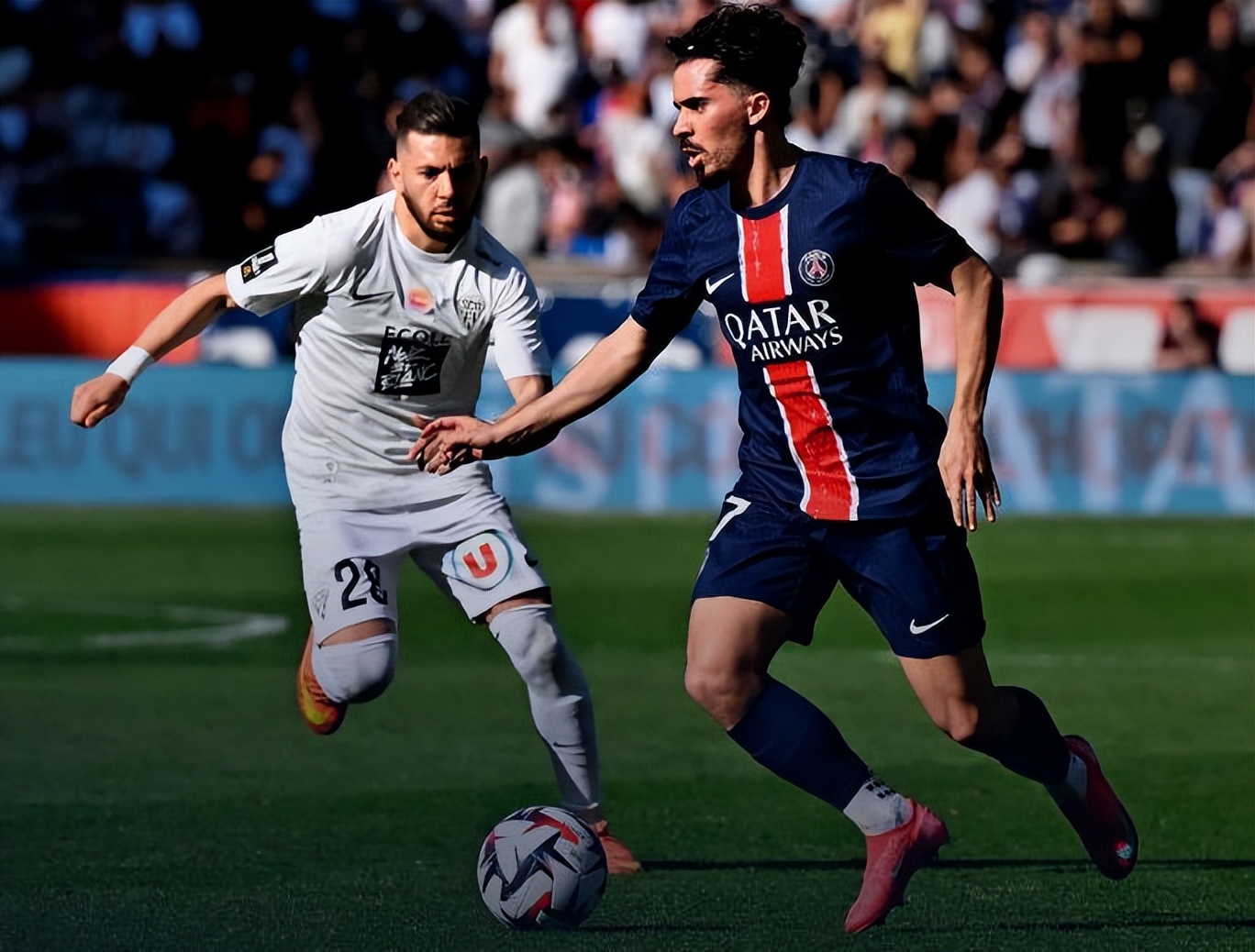 关于巴黎圣日耳曼对阵莱比锡的胜负的信息