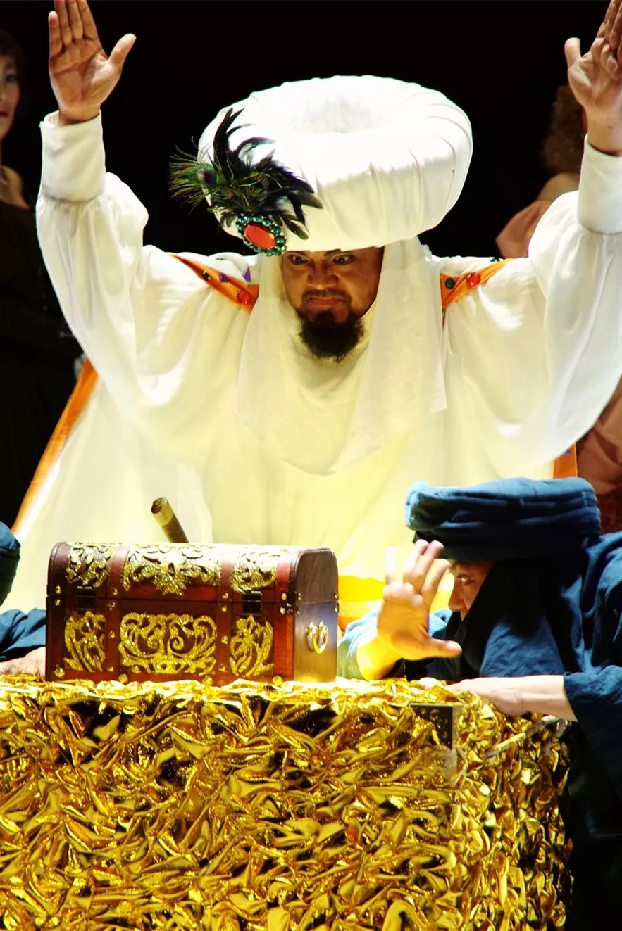 巴萨亮亮看一看侍女见情不忍的简单介绍