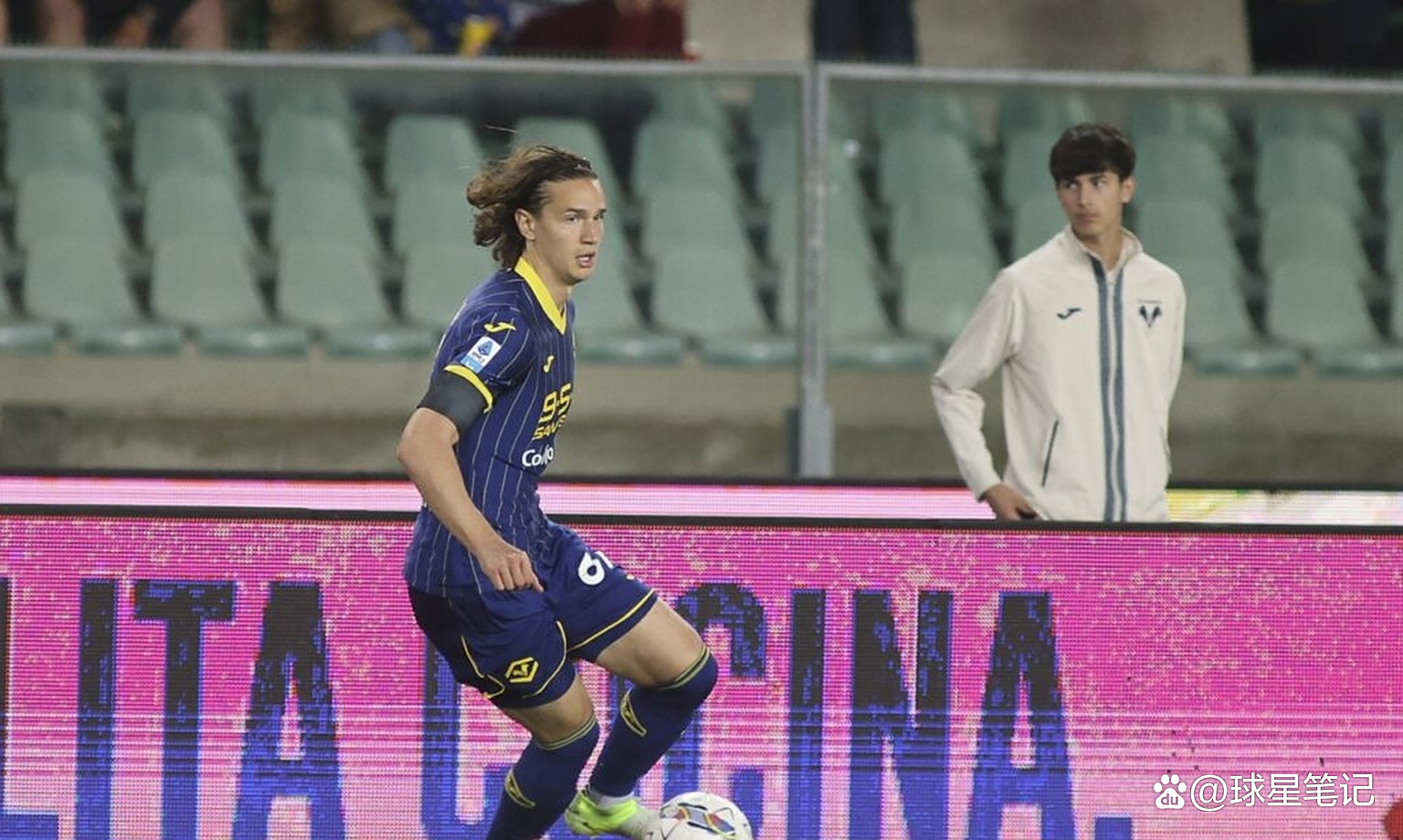 维罗纳后卫失误频频，导致球队防线不稳