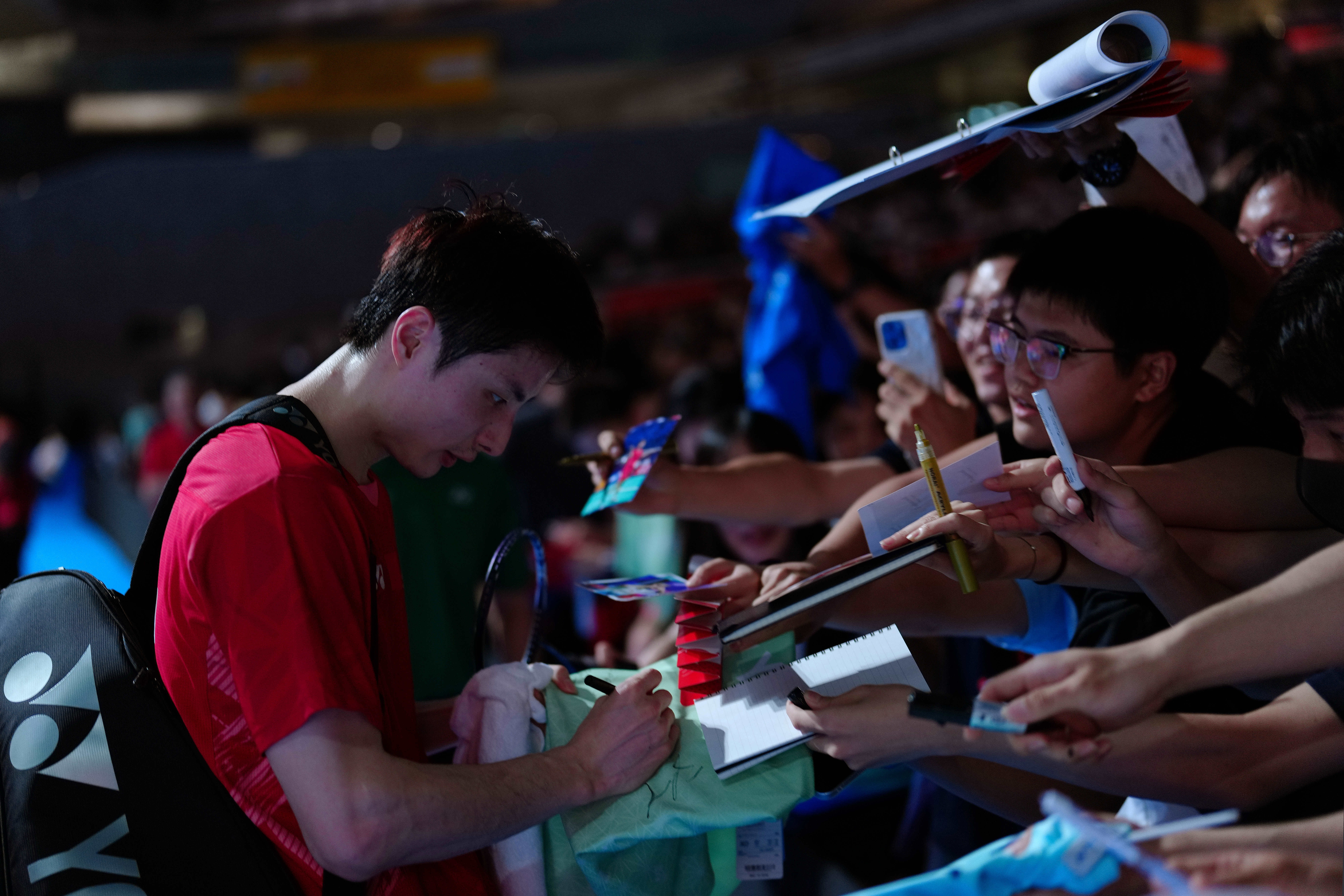 日本羽毛球选手力克对手晋级 日本羽毛球选手力克对手晋级