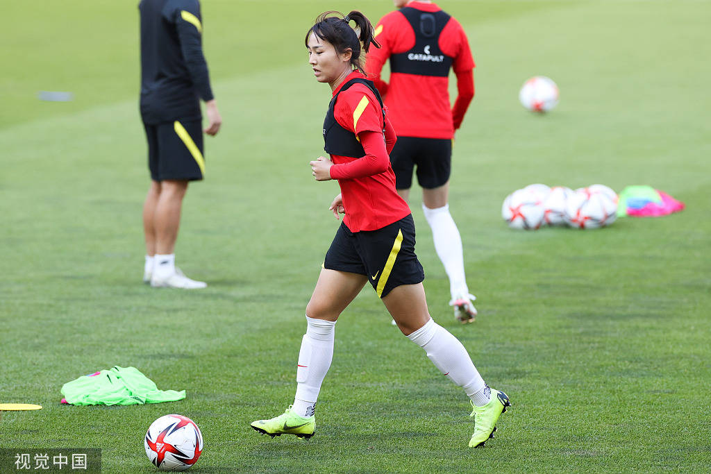 冠军氛围蔓延:中国女足冲刺胜利 冠军氛围蔓延:中国女足冲刺胜利