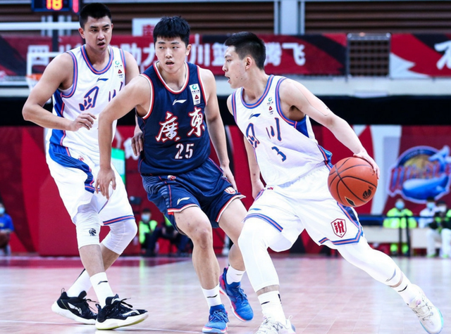 俄罗斯篮球联赛陷入停滞!多场比赛延期 俄罗斯篮球联赛陷入停滞!多场比赛延期