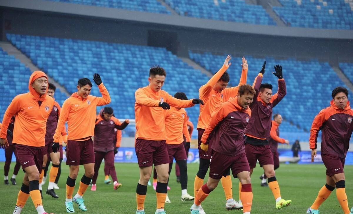 包含夺冠疯狂争夺，球队团结一心目标明确的词条