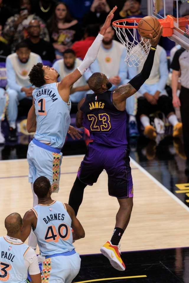 关于湖人遭遇马刺逆转，遗憾失利的信息