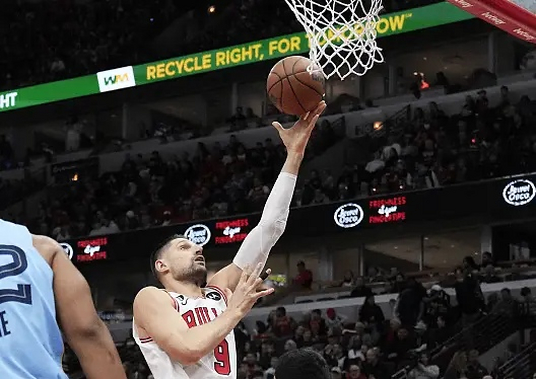 公牛大胜灰熊,蝉联东部积分榜首的简单介绍 公牛大胜灰熊,蝉联东部积分榜首的简单介绍