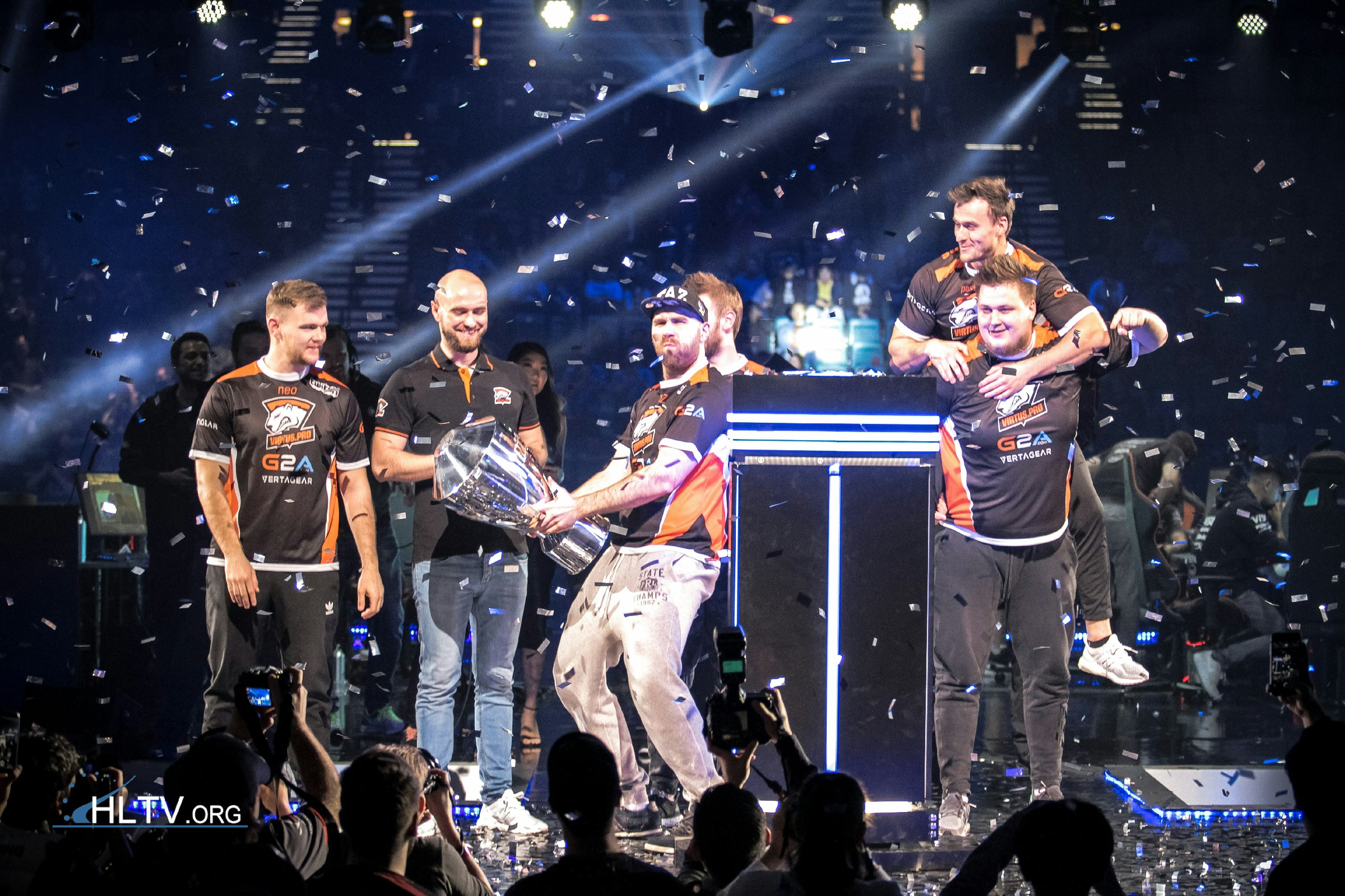 JNH体育-CS2小组赛落幕，强队悉数晋级