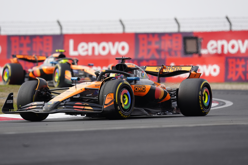 索伯车队横扫迈凯伦，汉密尔顿点燃赛场